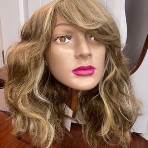 Short Wavy Wig